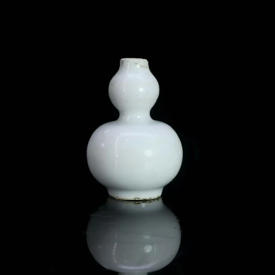 25: 清早期白釉葫芦瓶