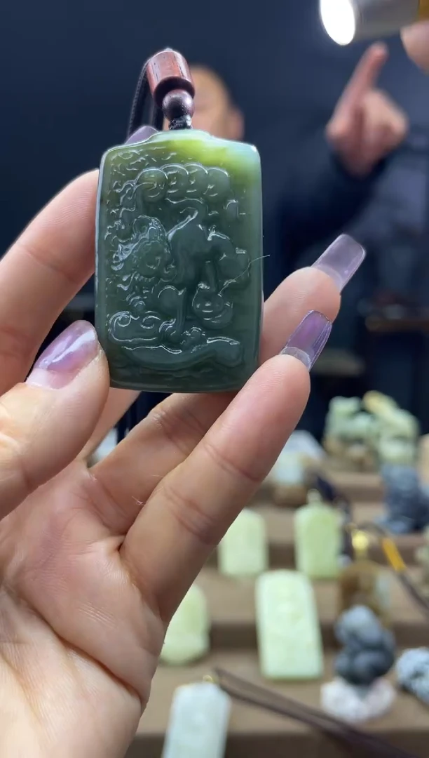 颈饰未镶嵌和田玉1