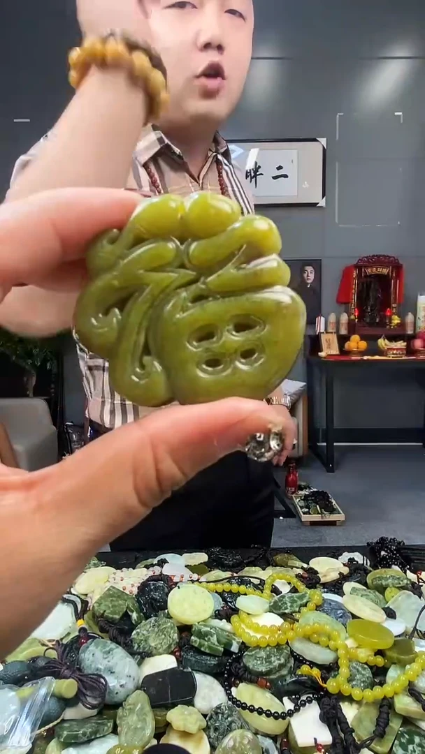 未镶嵌蛇纹石玉其他天然岫玉（多样性发其中之一）