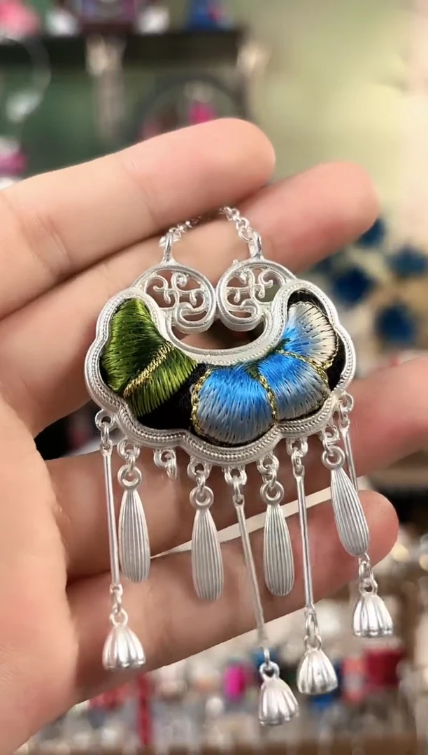 清****痕002彩云南阁非遗老绣饰品