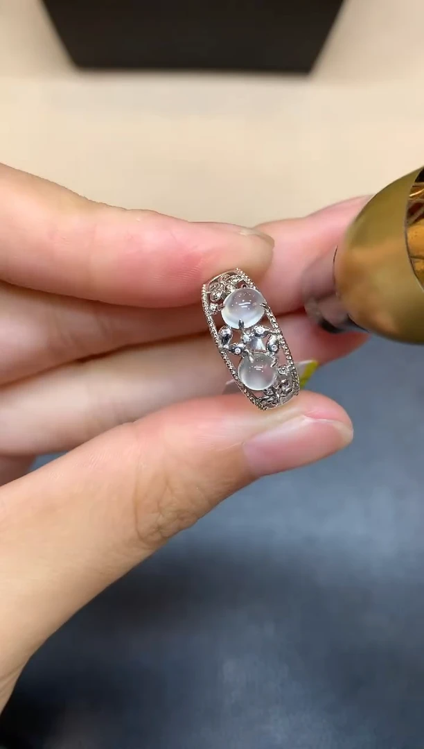 18K金镶嵌戒指翡翠蛋面【无服务费