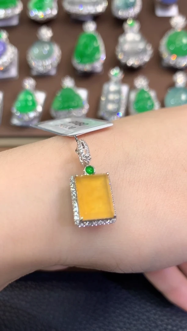 翡翠18K金镶嵌吊坠(不含链)春日珠宝 D28