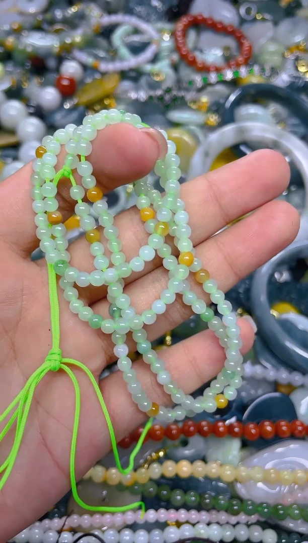 颈饰未镶嵌翡翠4MM/ S /翡翠A货，一件也是批发价