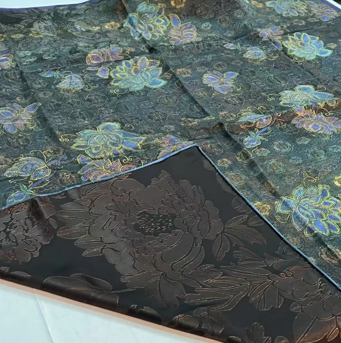 110香云纱湖丝方巾-瓣荷灯 42姆提丝大晶105cm丝巾