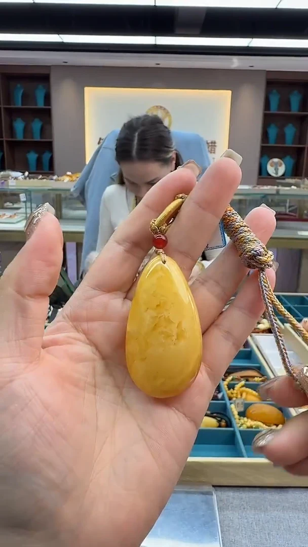 琥珀颈饰未镶嵌202秒拍号 假一罚三