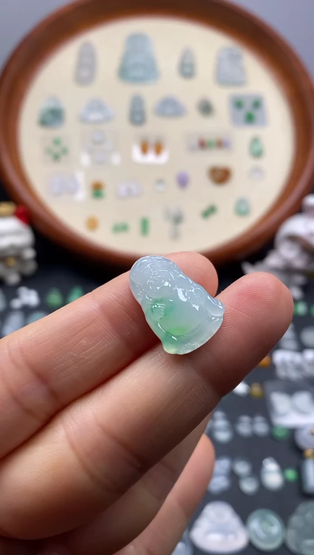 颈饰未镶嵌翡翠冰飘緑财神爷/芬