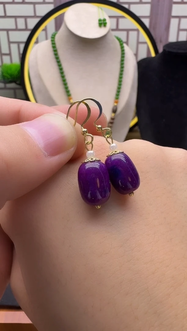 14K金镶嵌苏纪石（舒俱来）耳钉E41