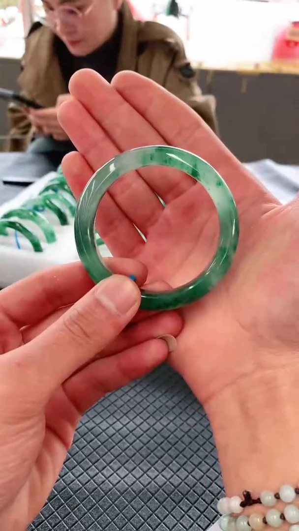 【闪购商品】石英质玉手镯未镶嵌冰飘花手镯