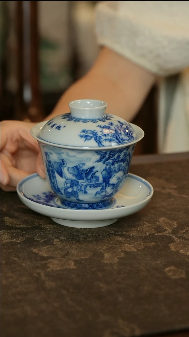手绘青花桃园结义三才盖碗