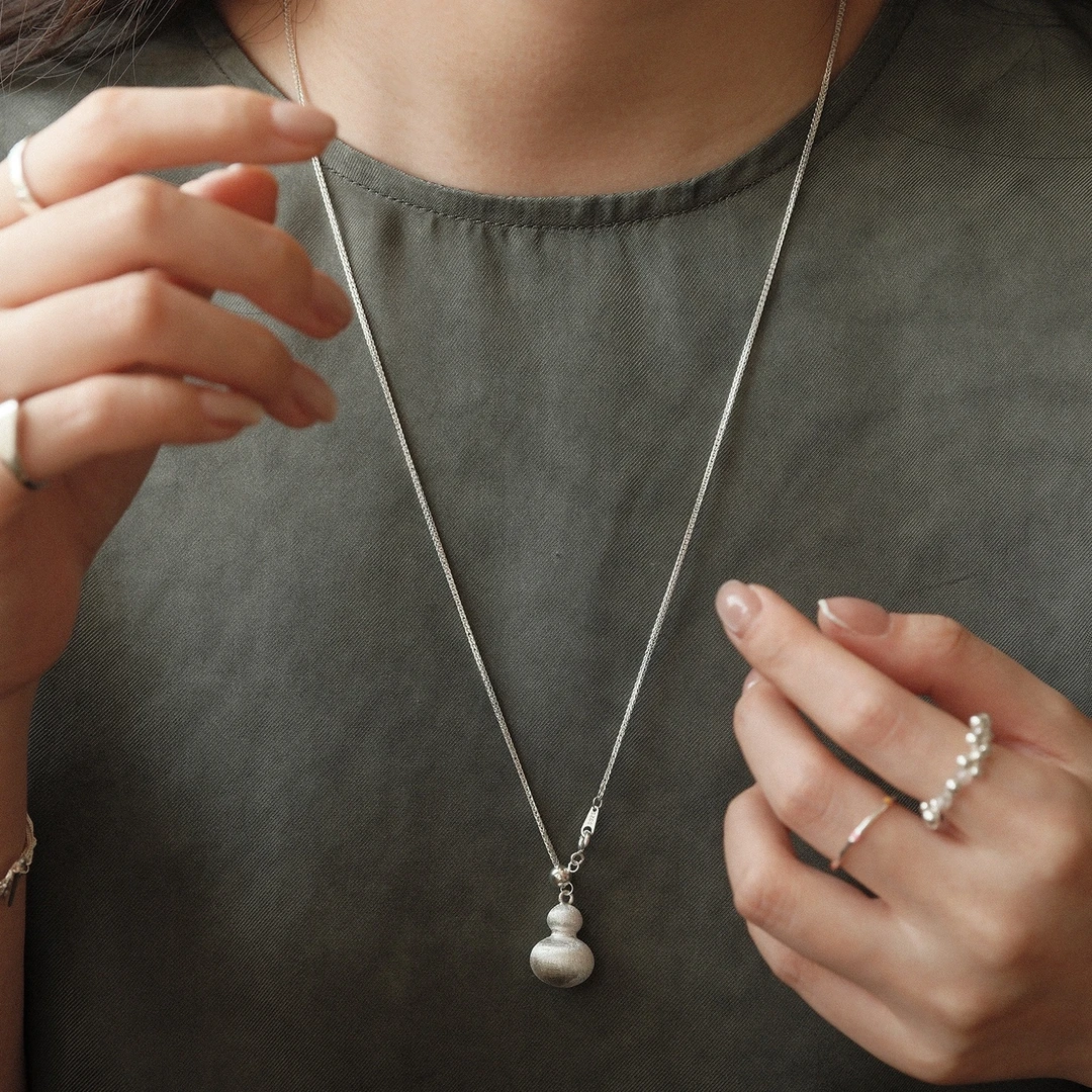 铜合金项链 新中式银色磨砂拉丝葫芦项链女简约可调节抽拉毛衣链