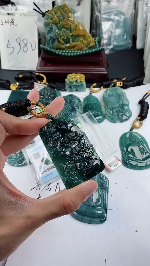 【闪购商品】翡翠颈饰未镶嵌