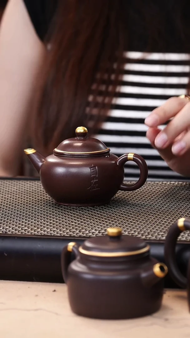 茶壶紫砂四号井茄皮i紫泥描金自在水平150cc