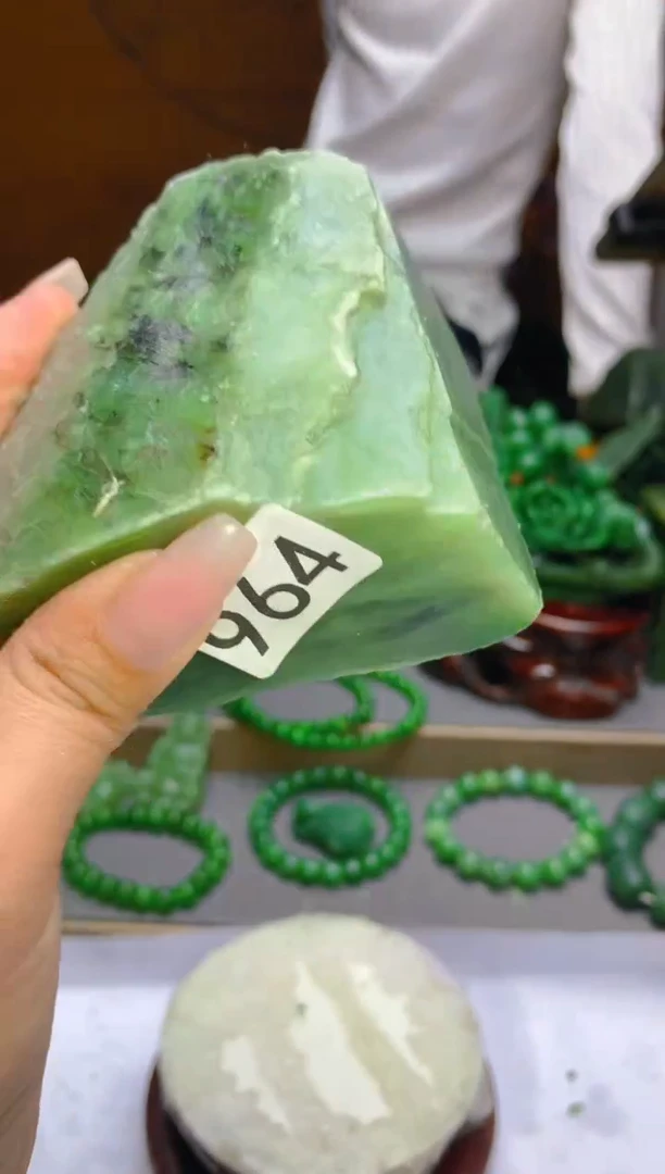 和田玉（碧玉）未镶嵌珠宝半成品1