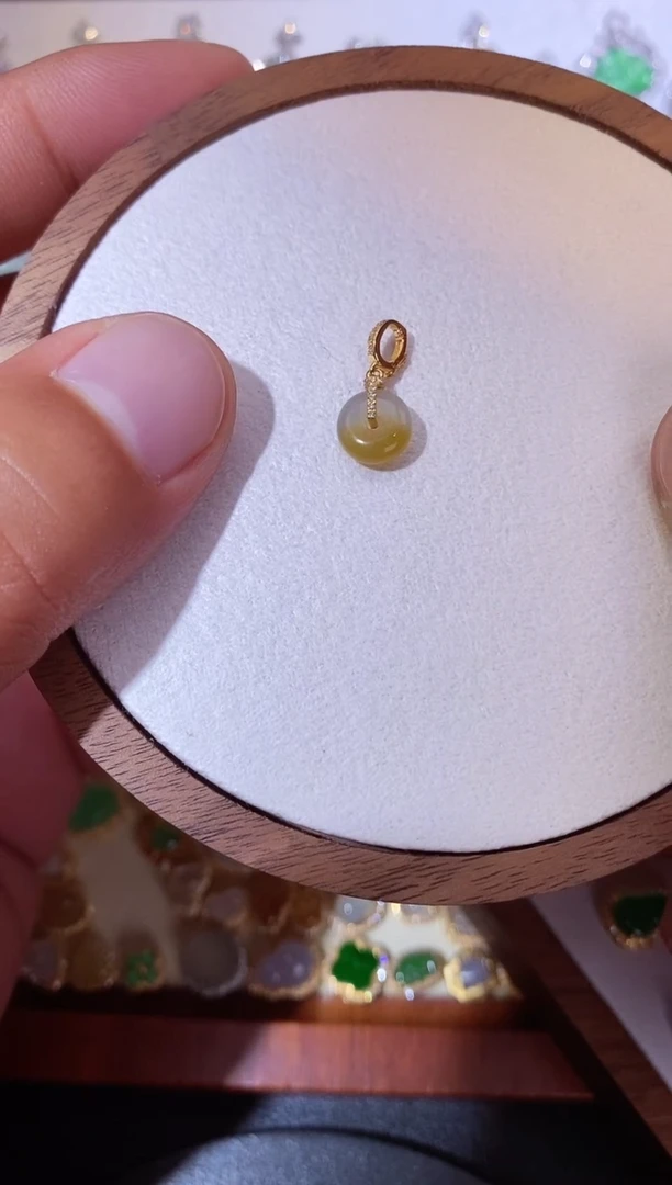 吊坠(不含链)18K金镶嵌翡翠沫*1111111