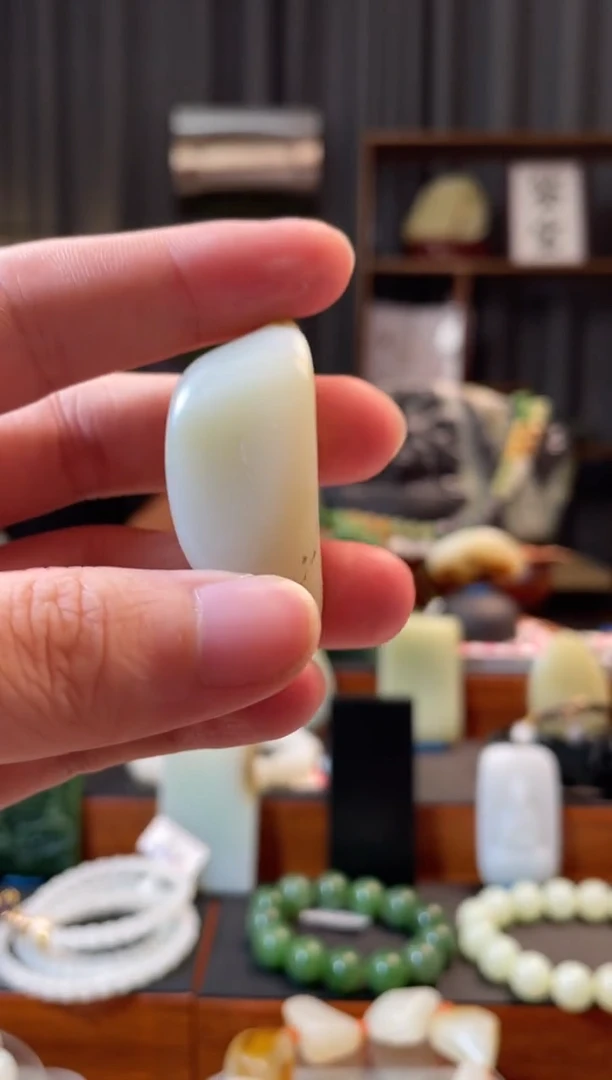 和田玉未镶嵌吊坠(不含链)原石23.4g