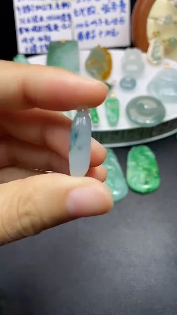 颈饰未镶嵌翡翠吊坠