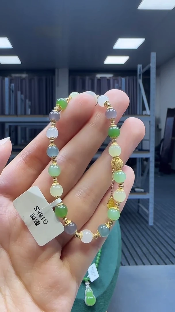 18K金镶嵌手串和田玉1