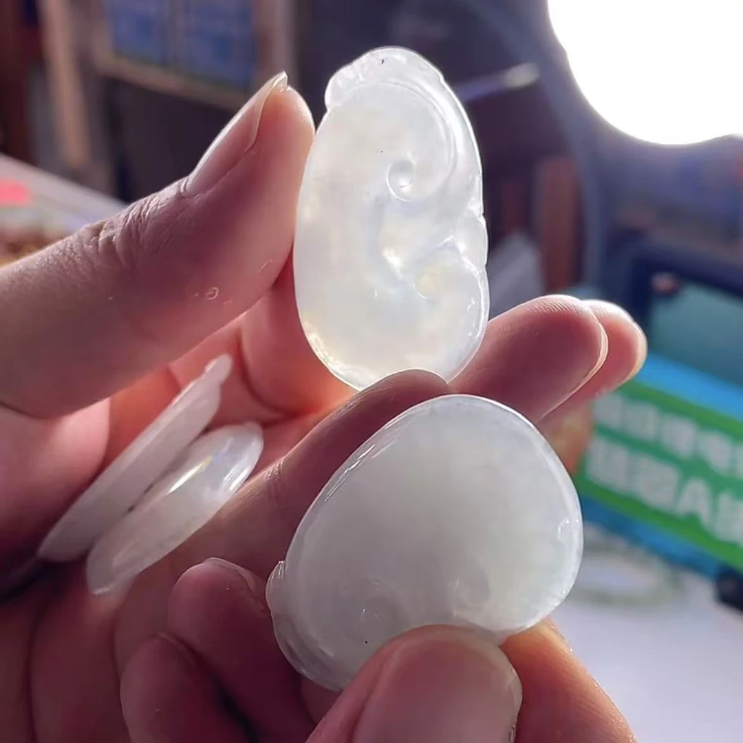 【玉经纶】-70955/D192-天然A货翡翠吊坠-多样性发其—