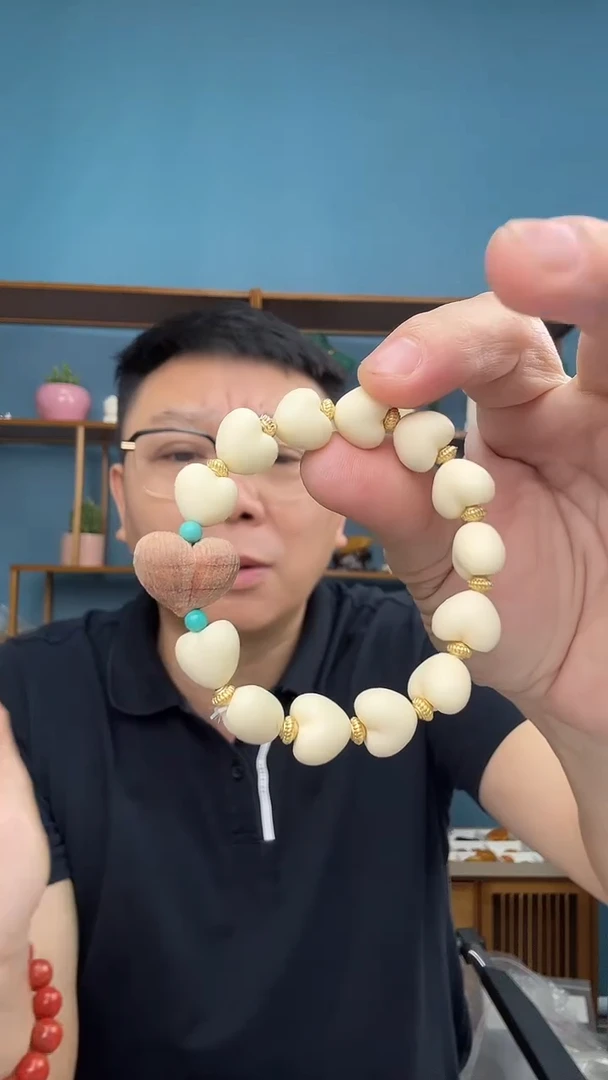 未镶嵌琥珀裸石（有瑕介意勿拍）