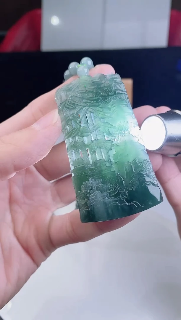 颈饰未镶嵌翡翠