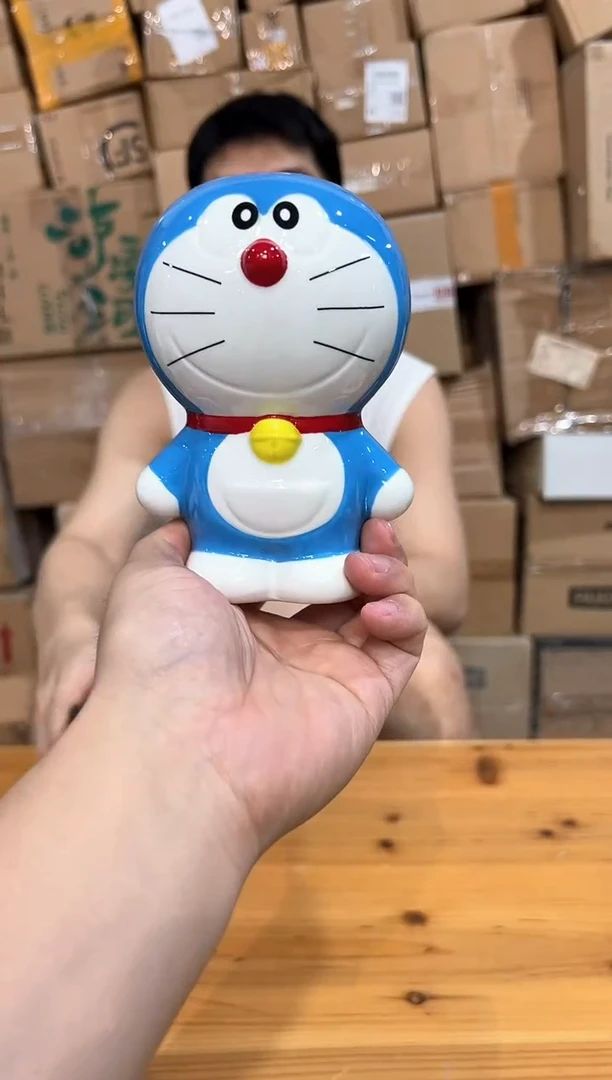 瓷片小号叮当猫钱罐冰裂