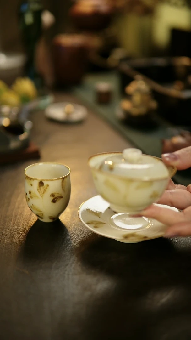 阿眠    云龙老师手作糖水釉盖碗