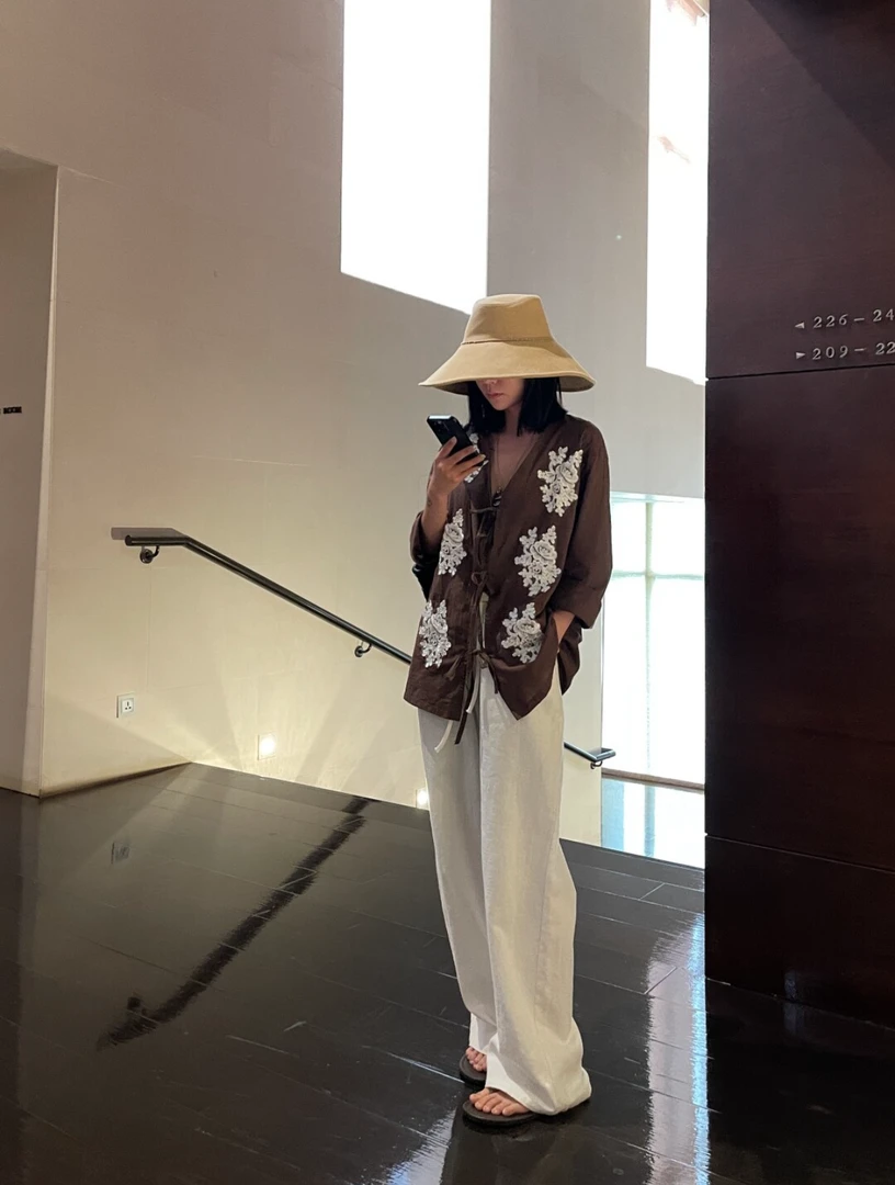 2025夏季新款老钱风棕色重工刺绣喇叭袖衬衫女收腰上衣百搭休闲裤