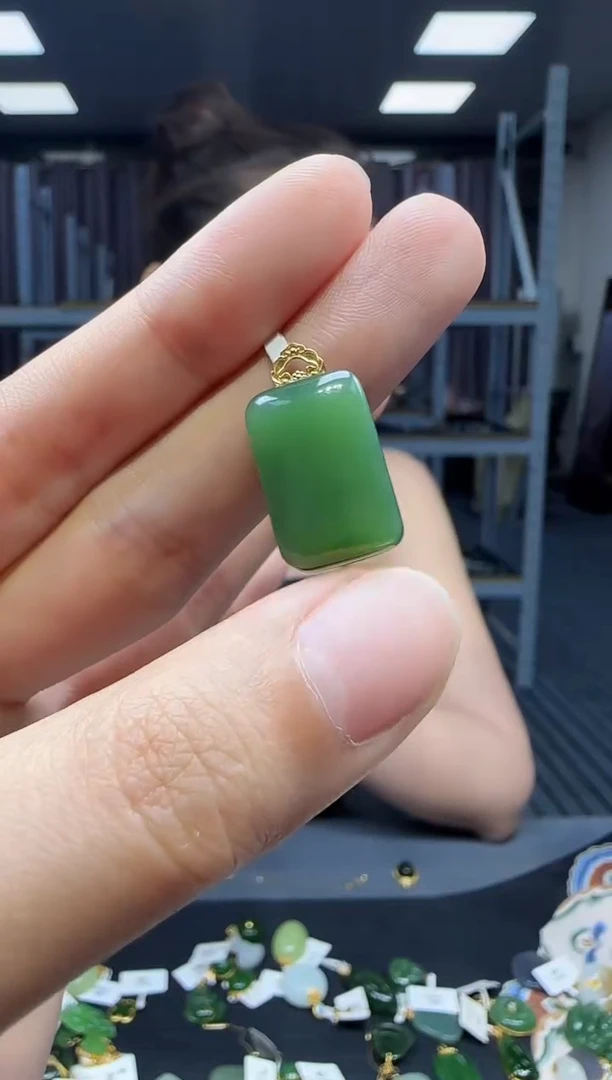 和田玉18K金镶嵌挂件1