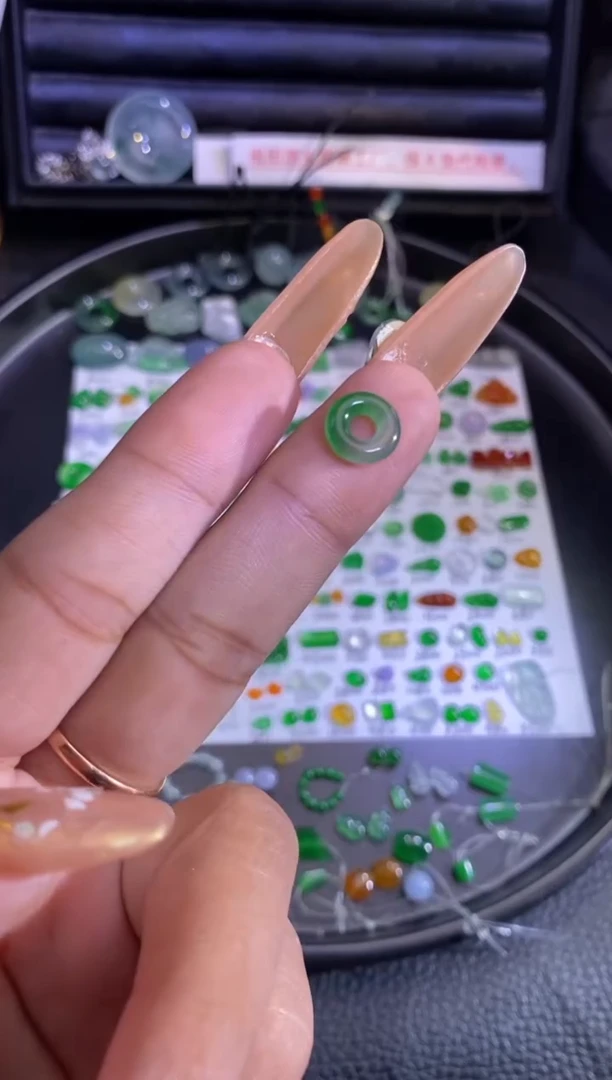 未镶嵌挂件翡翠圈