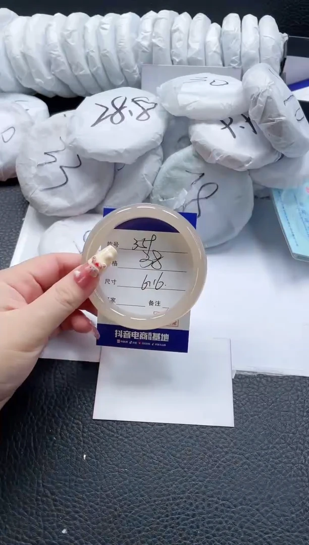 【闪购商品】石英质玉手镯未镶嵌359-61