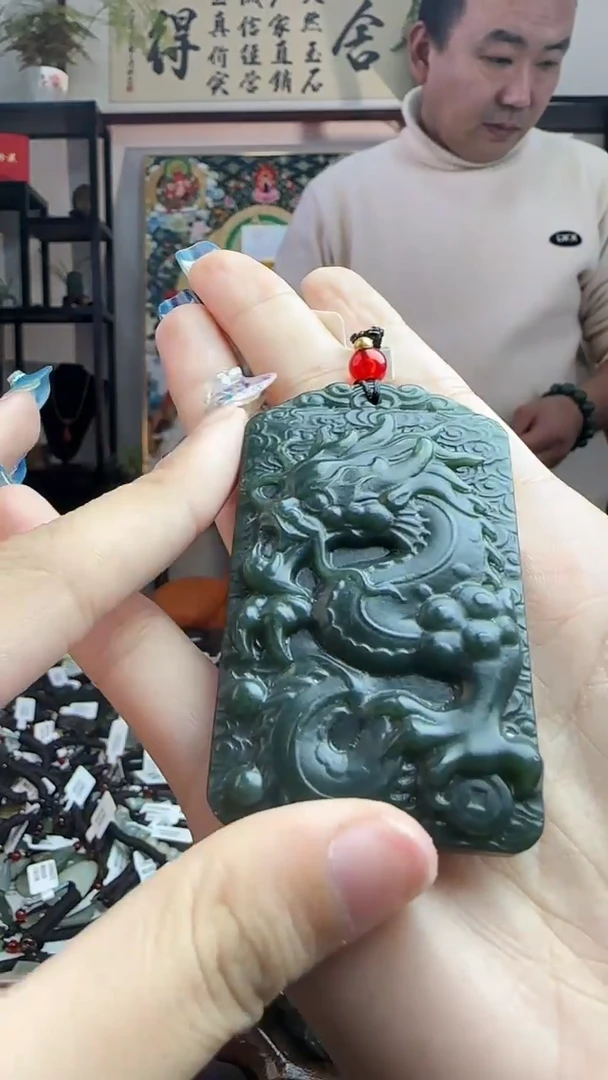 颈饰未镶嵌和田玉龍多样性发其一