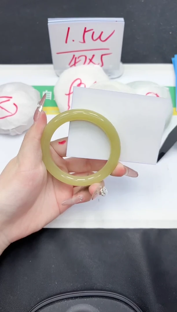 【闪购商品】石英质玉手镯未镶嵌189-58