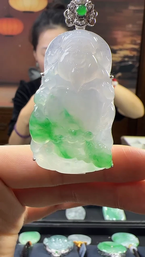 18K金镶嵌挂件翡翠财神