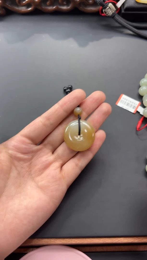 【闪购商品】和田玉吊坠(赠链)未镶嵌且末金山微色差吊坠L