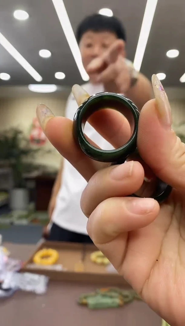 和田玉未镶嵌颈饰戒指