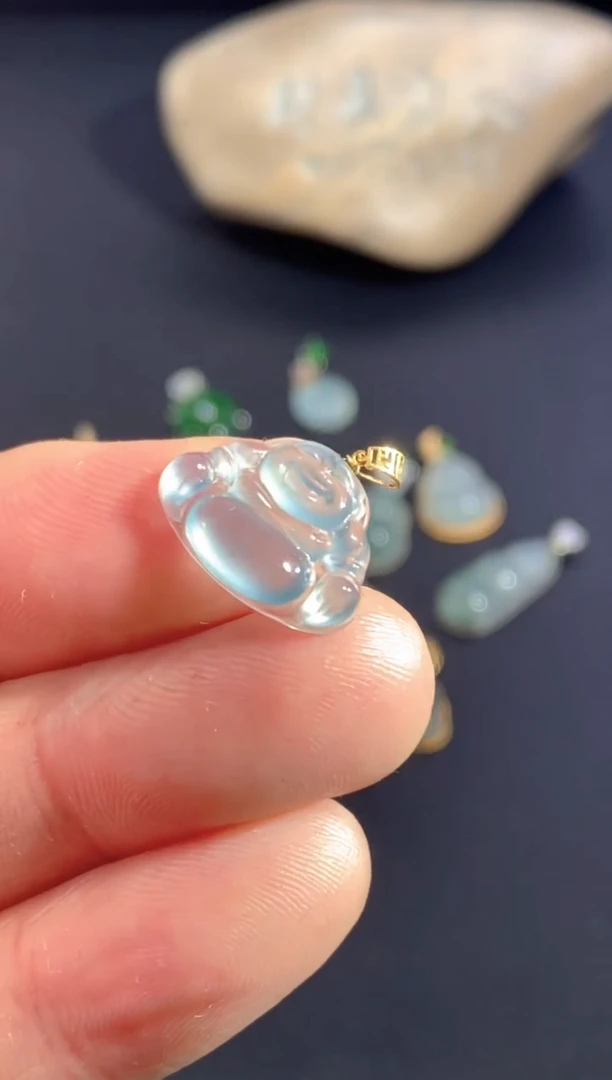 颈饰18K金镶嵌翡翠