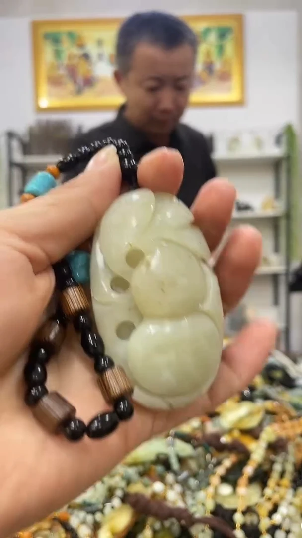 未镶嵌蛇纹石玉吊坠