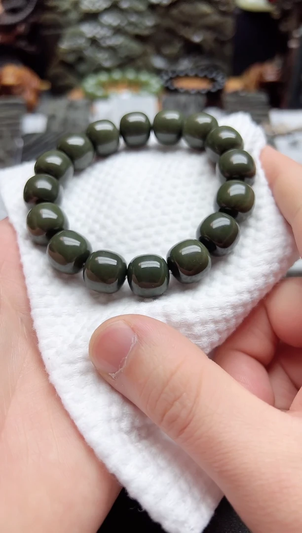 未镶嵌手链和田玉卡14老型珠沙枣青军绿色手串