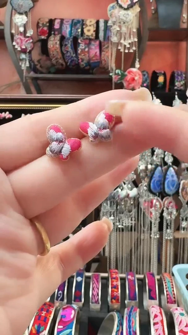 织绣 云织谣民族风精美饰品   5