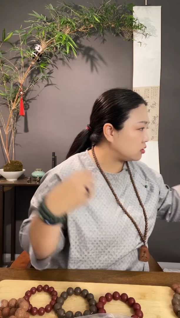 泥塑花香大四合发财手1对（瑕）