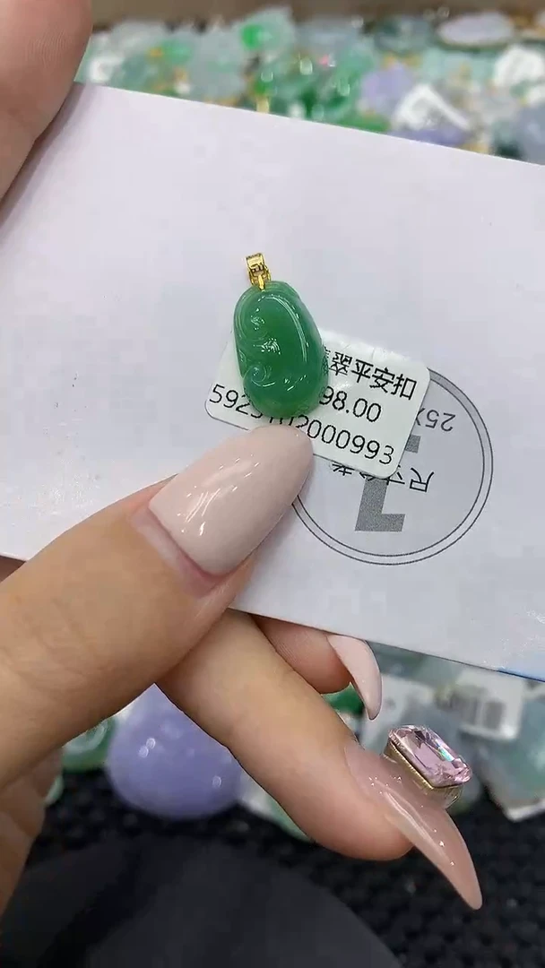 颈饰18K金镶嵌翡翠111111111111