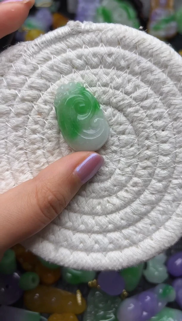 颈饰未镶嵌翡翠缅甸翡翠吊坠