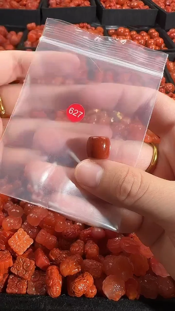 颈饰未镶嵌南红玛瑙1