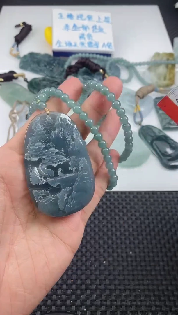 翡翠未镶嵌颈饰