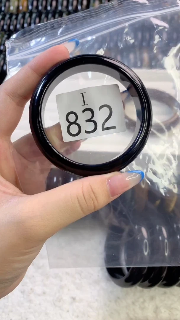 石英质玉彼得石手镯未镶嵌832-56