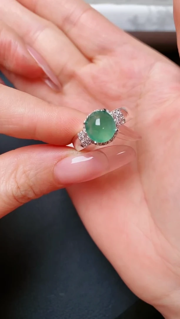 翡翠戒指未镶嵌....