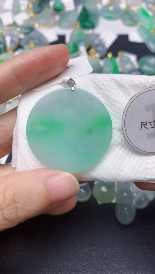 颈饰18K金镶嵌翡翠天然缅甸A货翡翠