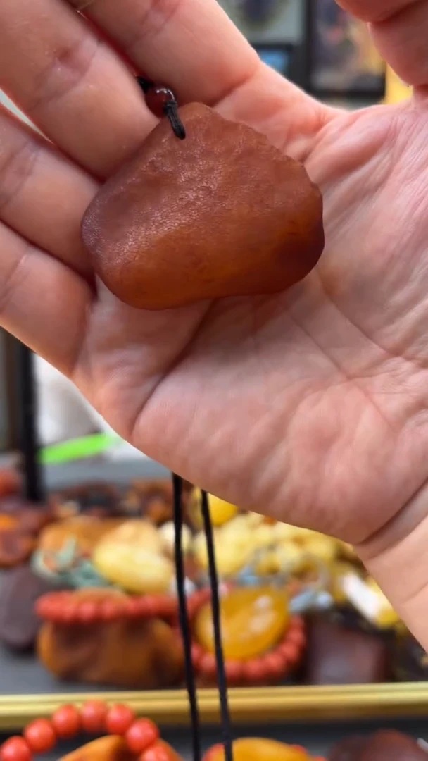 未镶嵌颈饰琥珀吊坠