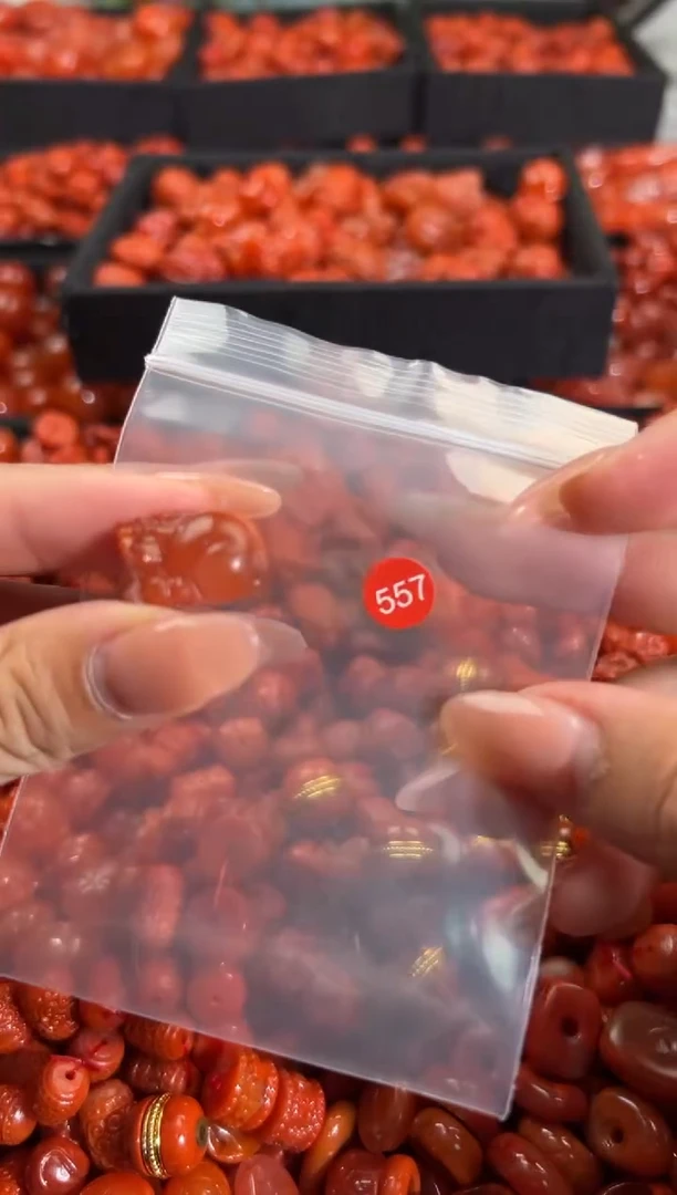 南红玛瑙未镶嵌颈饰1