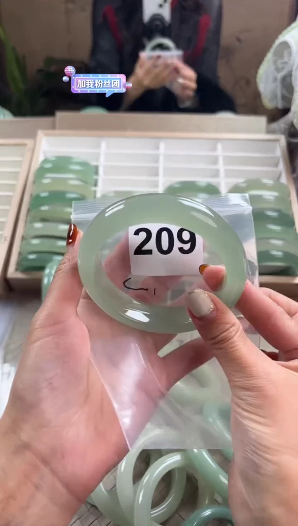 未镶嵌手镯石英质玉苗*吖209